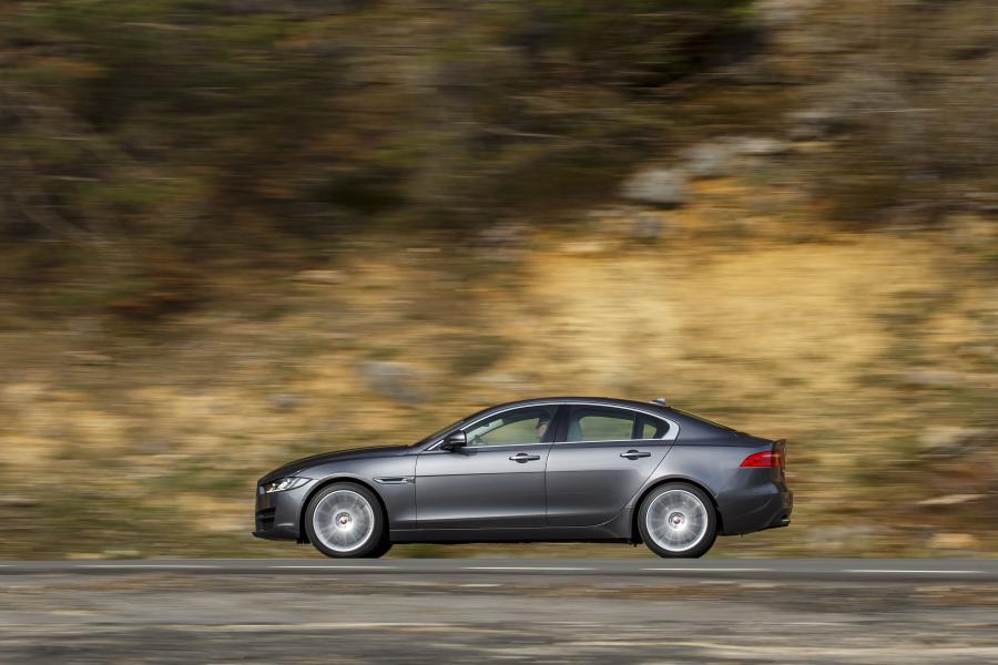  Jaguar XE Portfolio 2015 года  (фото 13 из 30)
